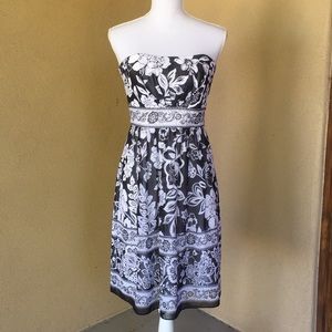 {WHBM}Size 4 Black & White Floral Strapless Dress
